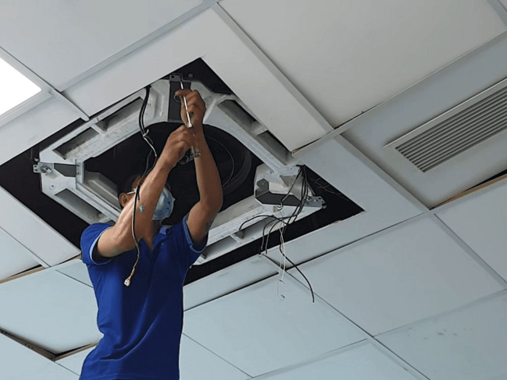 Vệ sinh máy lạnh âm trần có khó không? Lưu ý khi vệ sinh máy lạnh âm trần