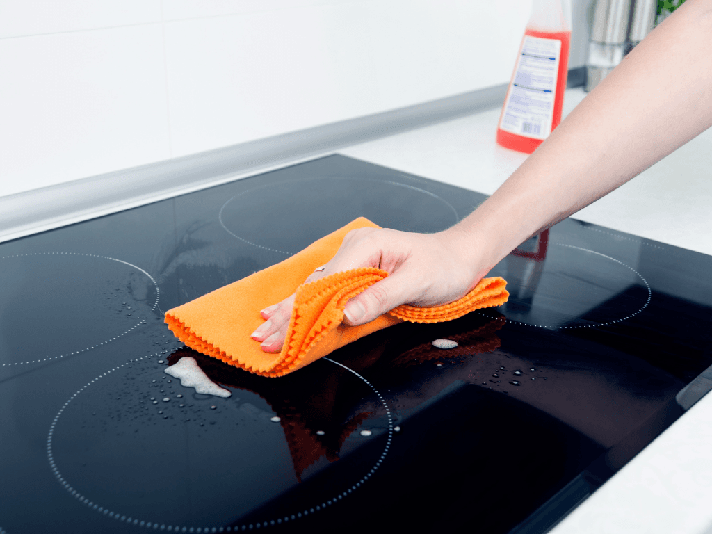 Cách vệ sinh bếp từ với dung dịch vệ sinh tẩy rửa
