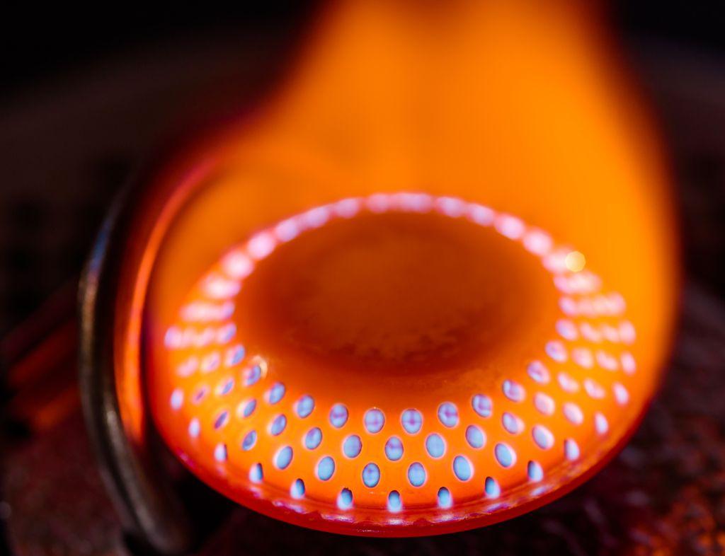 Tại sao bếp gas bị lửa đỏ? Cách sửa bếp ga lửa đỏ chi tiết