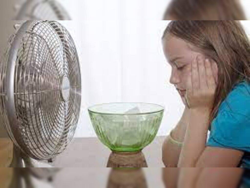 cho trẻ sơ sinh nằm quạt đúng cách