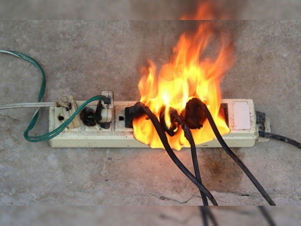 Tại Sao Nên Dùng Đúng Loại Nguồn Điện Khi Sạc Quạt Tích Điện?