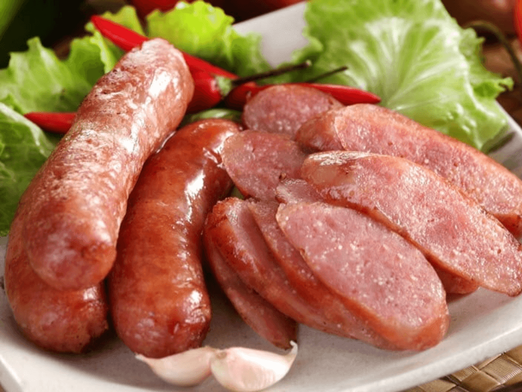 Cách bảo quản lạp xưởng lâu dài bằng tủ lạnh, tủ đông hay phơi khô tốt hơn