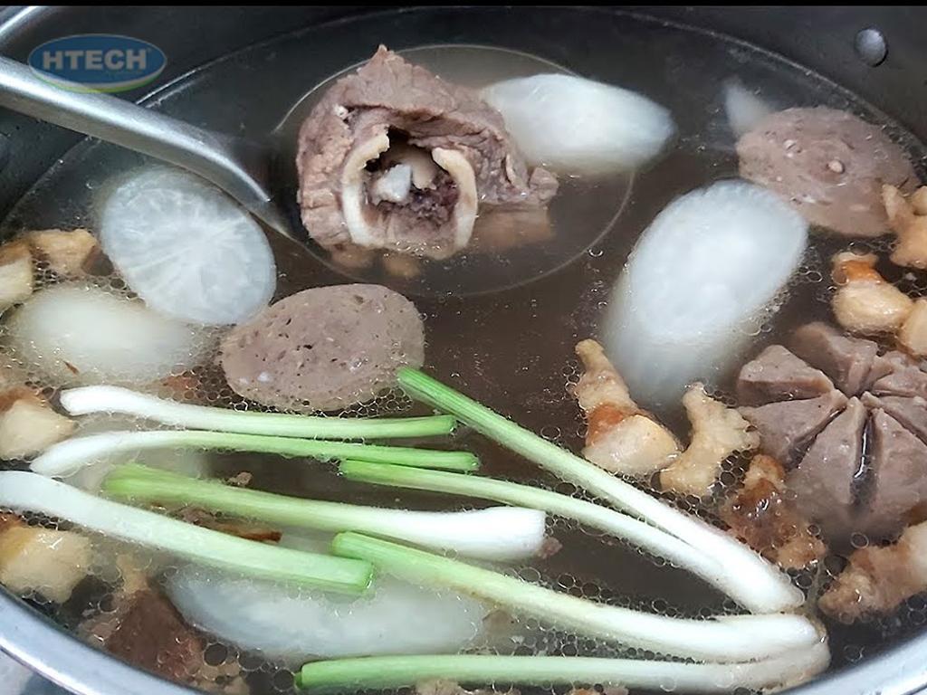 nau-nuoc-dung-hu-tieu-ngon