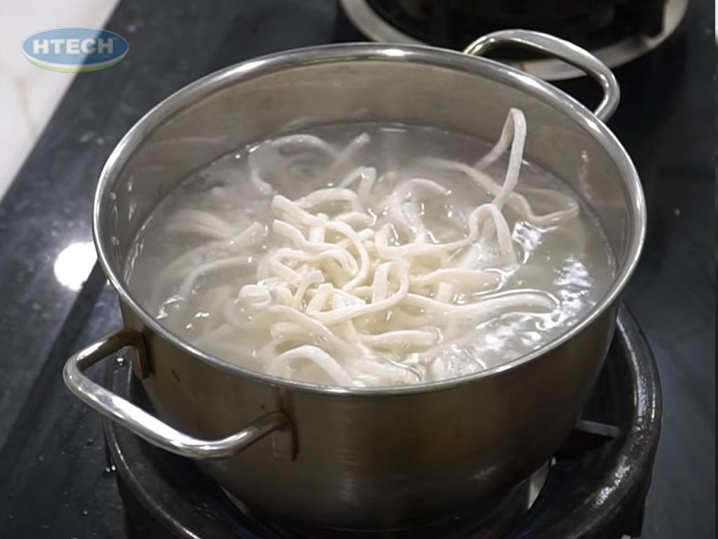 banh-canh-ca-loc-mien-tay