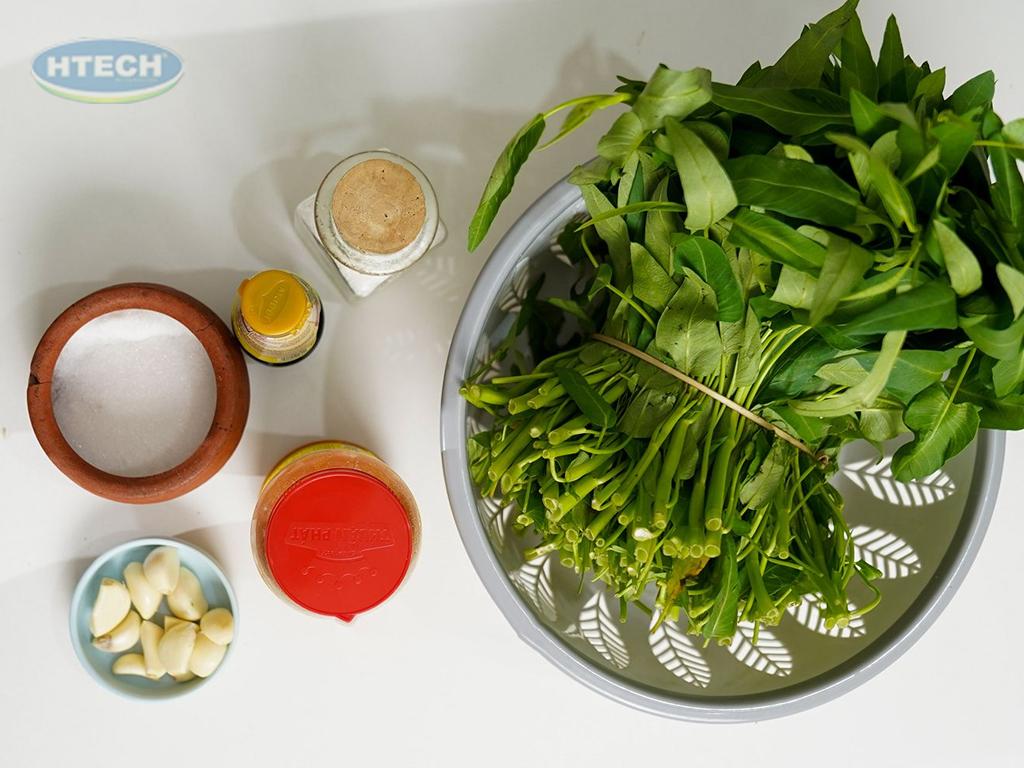 cach-nau-rau-muong-xao-toi