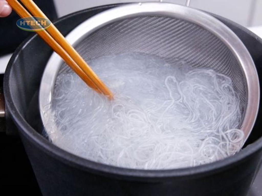 meo-lam-mon-mien-xao-cua
