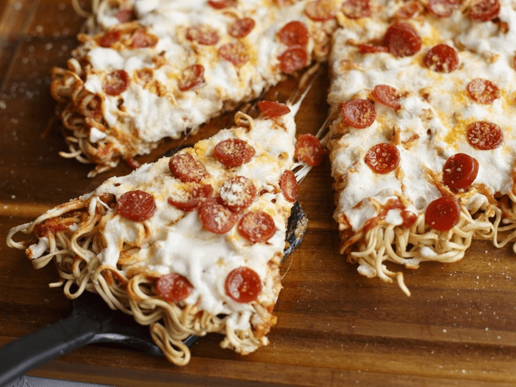 trung-mi-lam-de-banh-pizza