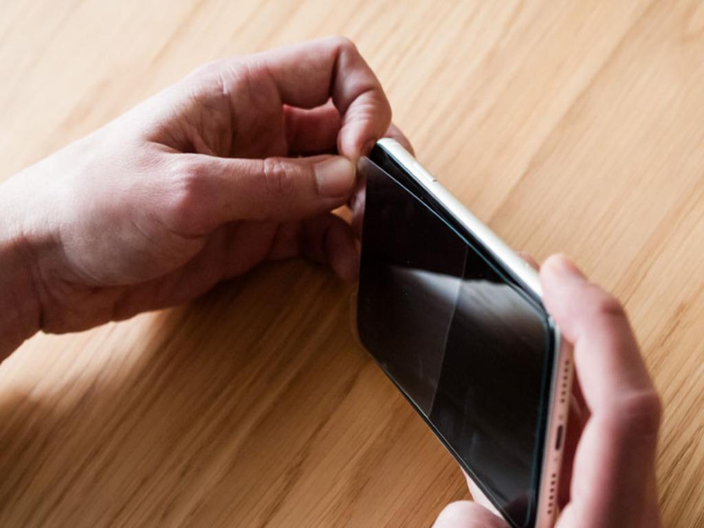 Các lỗi thường gặp khi dán màn hình và cách xử lý