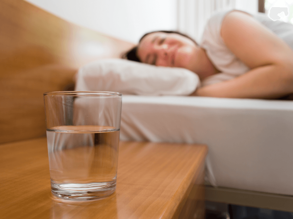 uong-nuoc-ngay-sau-khi-ngu-day-tot-hay-xau