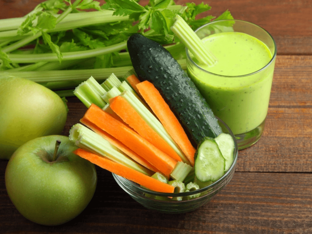 cach-lam-nuoc-ep-can-tay-ca-rot-bo-sung-vitamin-a-giup-da-hong-hao