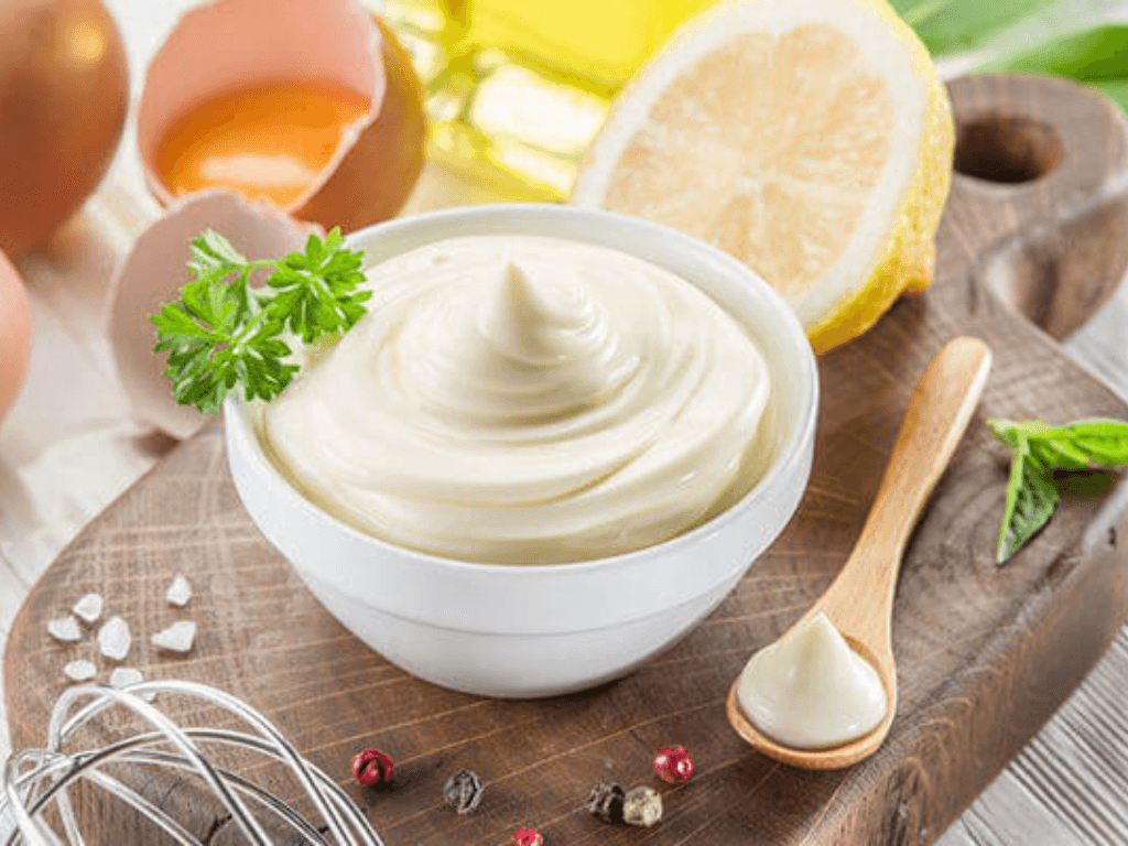 cach-lam-sot-mayonnaise-bang-may-xay-sinh-to