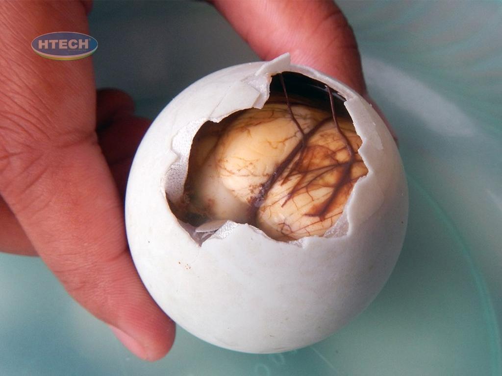 luoc-trung-vit-lon-bao-nhieu-phut