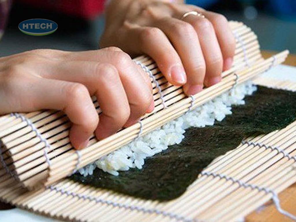 Cach-cuon-kimbap-bang-manh-tre